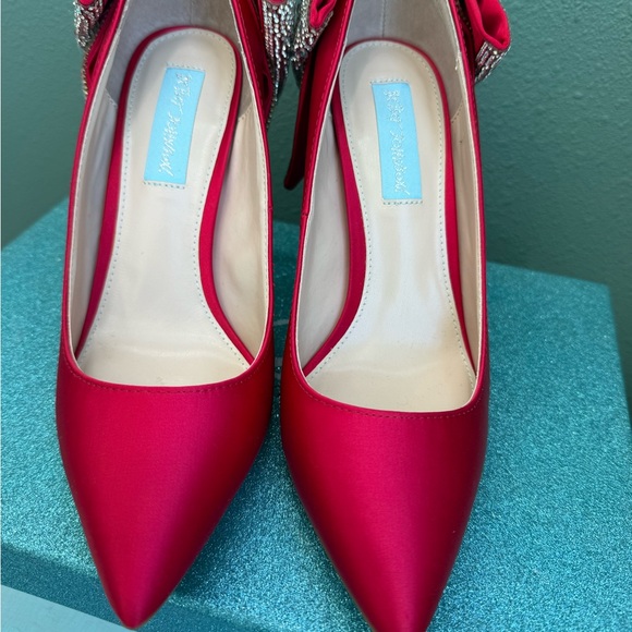Betsey Johnson Red Heels Rhinestone Bows Perfect for Valentine’s Day Women’s - Picture 4 of 5